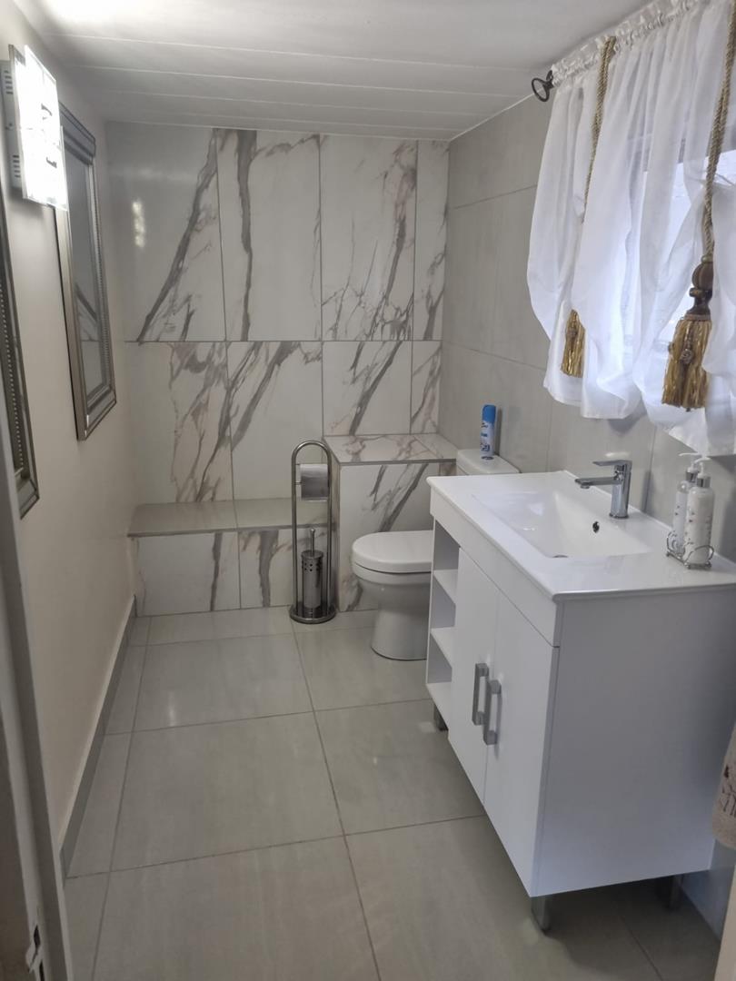 5 Bedroom Property for Sale in Meerhof North West